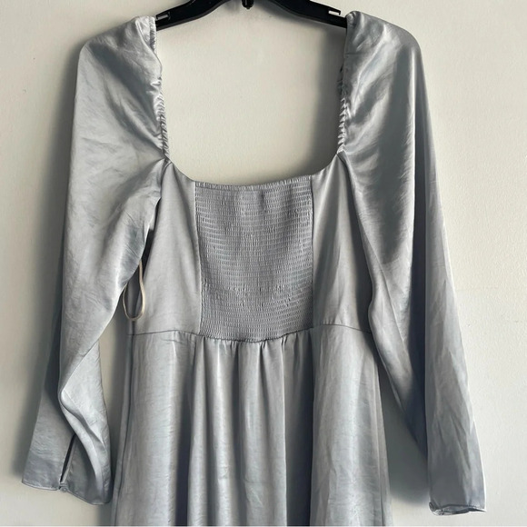 Wilfred Aritzia Bridgerton Satin midi Dress light gray smocked 22458 - Picture 6 of 13